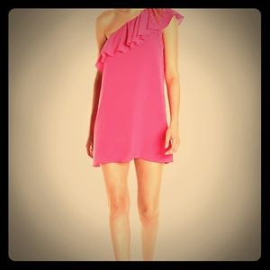 Adorable one shoulder crepe dress!